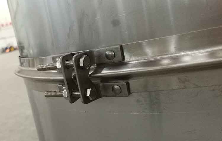 V形抱箍焊接風(fēng)管 V形抱箍焊接風(fēng)管