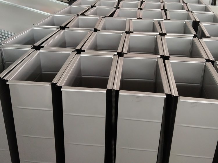 共板法蘭風管加工定制 生產(chǎn)線日產(chǎn)3000平米風管